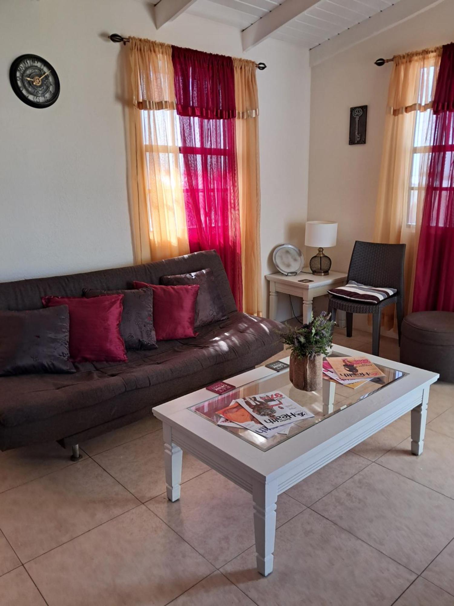 Michand Guest Apartments- Cozy One Or Two Bedroom- 5 Walk Minutes From Airport 10 Mins Drive To Oistins Or Beach Christ Church Ngoại thất bức ảnh