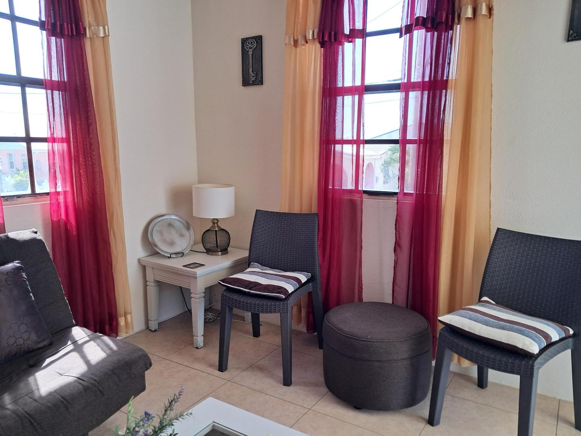 Michand Guest Apartments- Cozy One Or Two Bedroom- 5 Walk Minutes From Airport 10 Mins Drive To Oistins Or Beach Christ Church Ngoại thất bức ảnh
