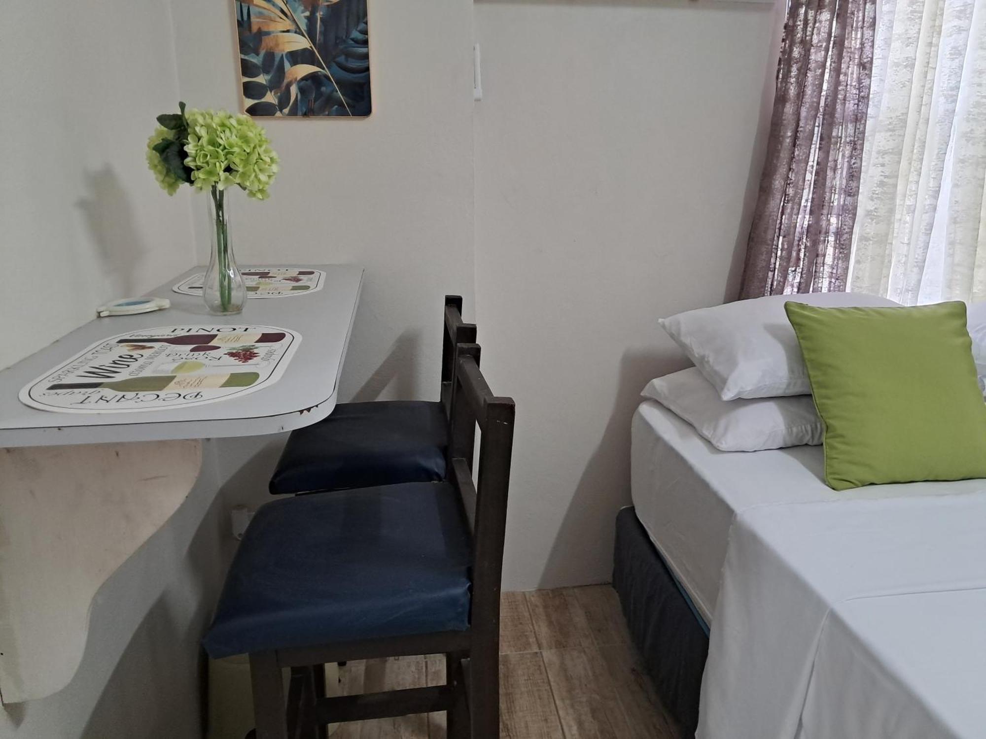 Michand Guest Apartments- Cozy One Or Two Bedroom- 5 Walk Minutes From Airport 10 Mins Drive To Oistins Or Beach Christ Church Ngoại thất bức ảnh