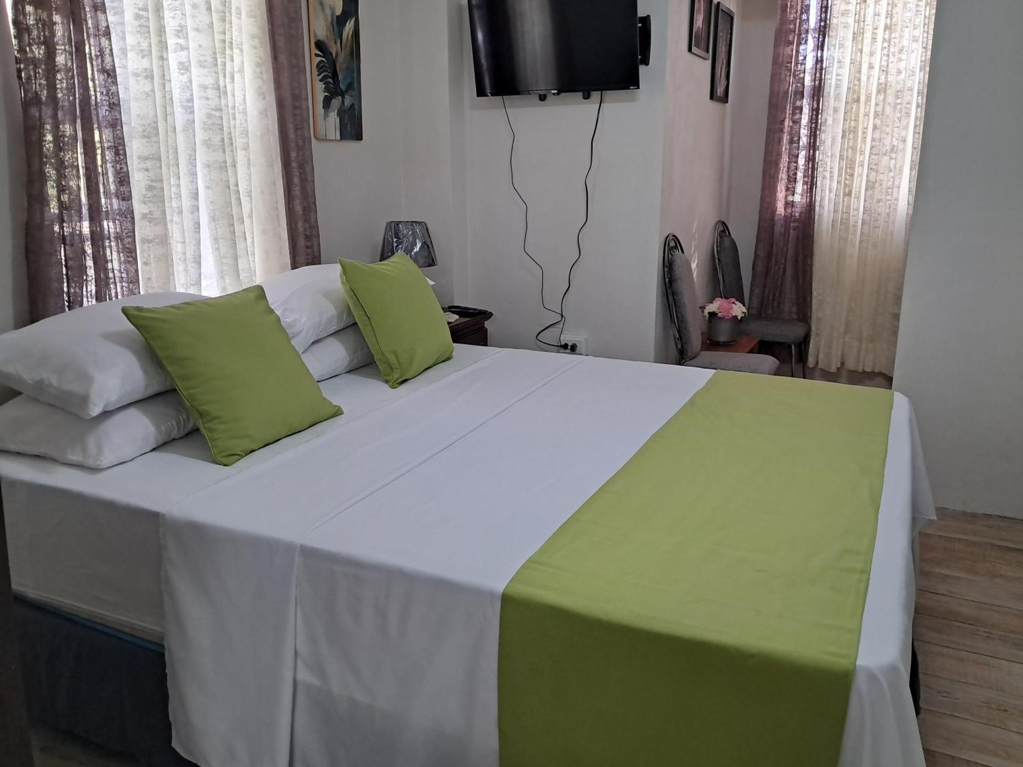 Michand Guest Apartments- Cozy One Or Two Bedroom- 5 Walk Minutes From Airport 10 Mins Drive To Oistins Or Beach Christ Church Ngoại thất bức ảnh