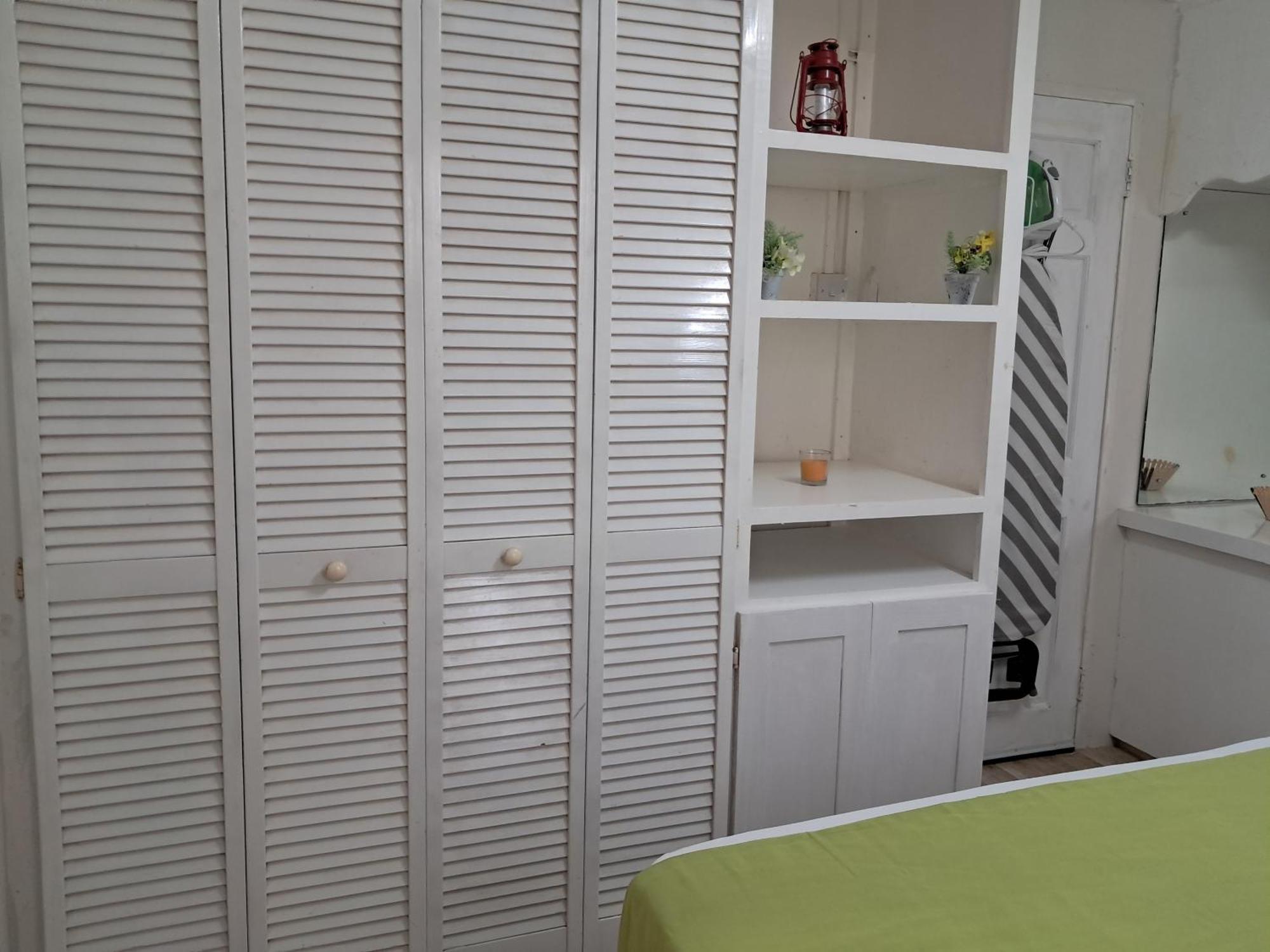 Michand Guest Apartments- Cozy One Or Two Bedroom- 5 Walk Minutes From Airport 10 Mins Drive To Oistins Or Beach Christ Church Ngoại thất bức ảnh