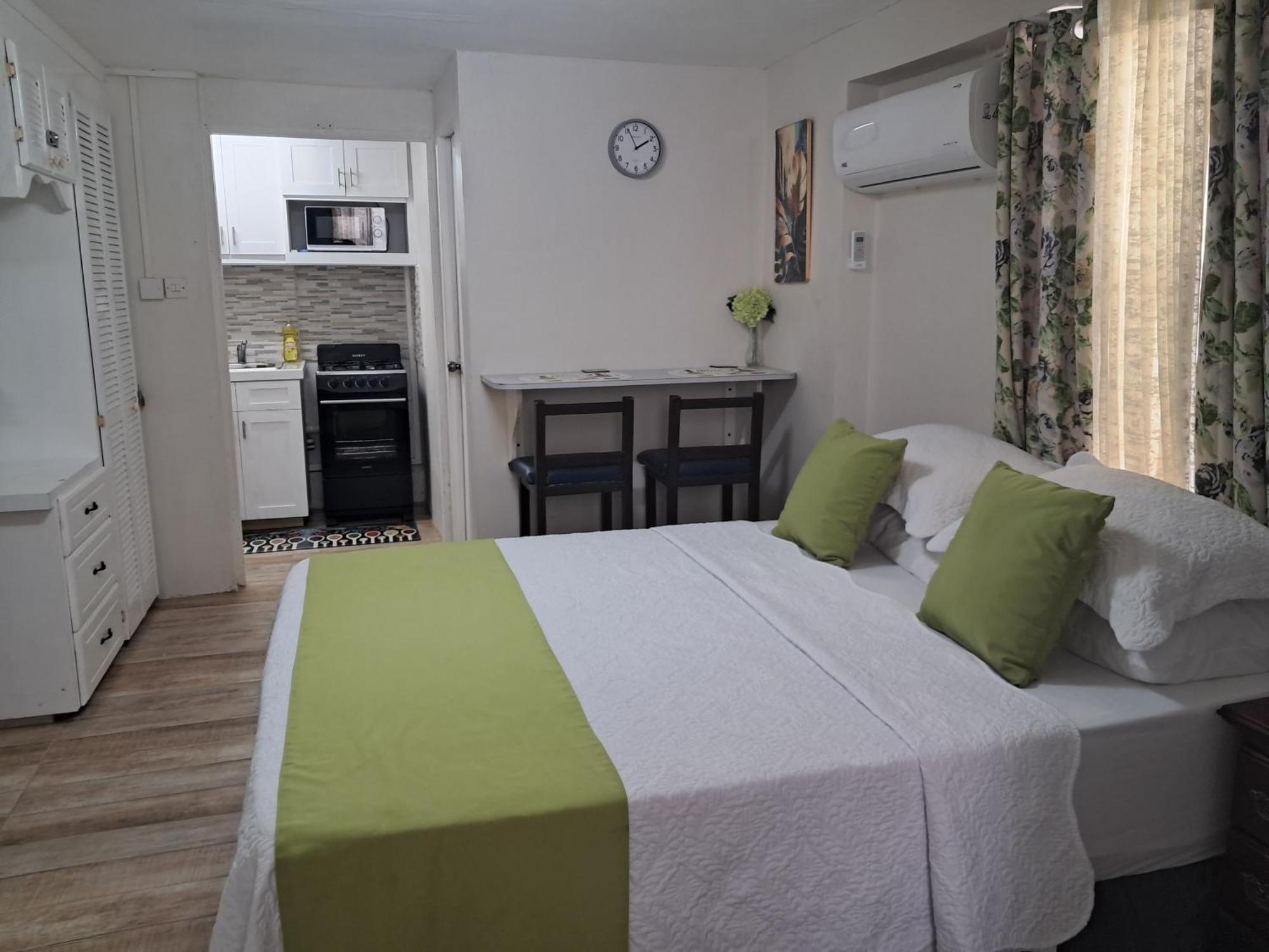 Michand Guest Apartments- Cozy One Or Two Bedroom- 5 Walk Minutes From Airport 10 Mins Drive To Oistins Or Beach Christ Church Ngoại thất bức ảnh