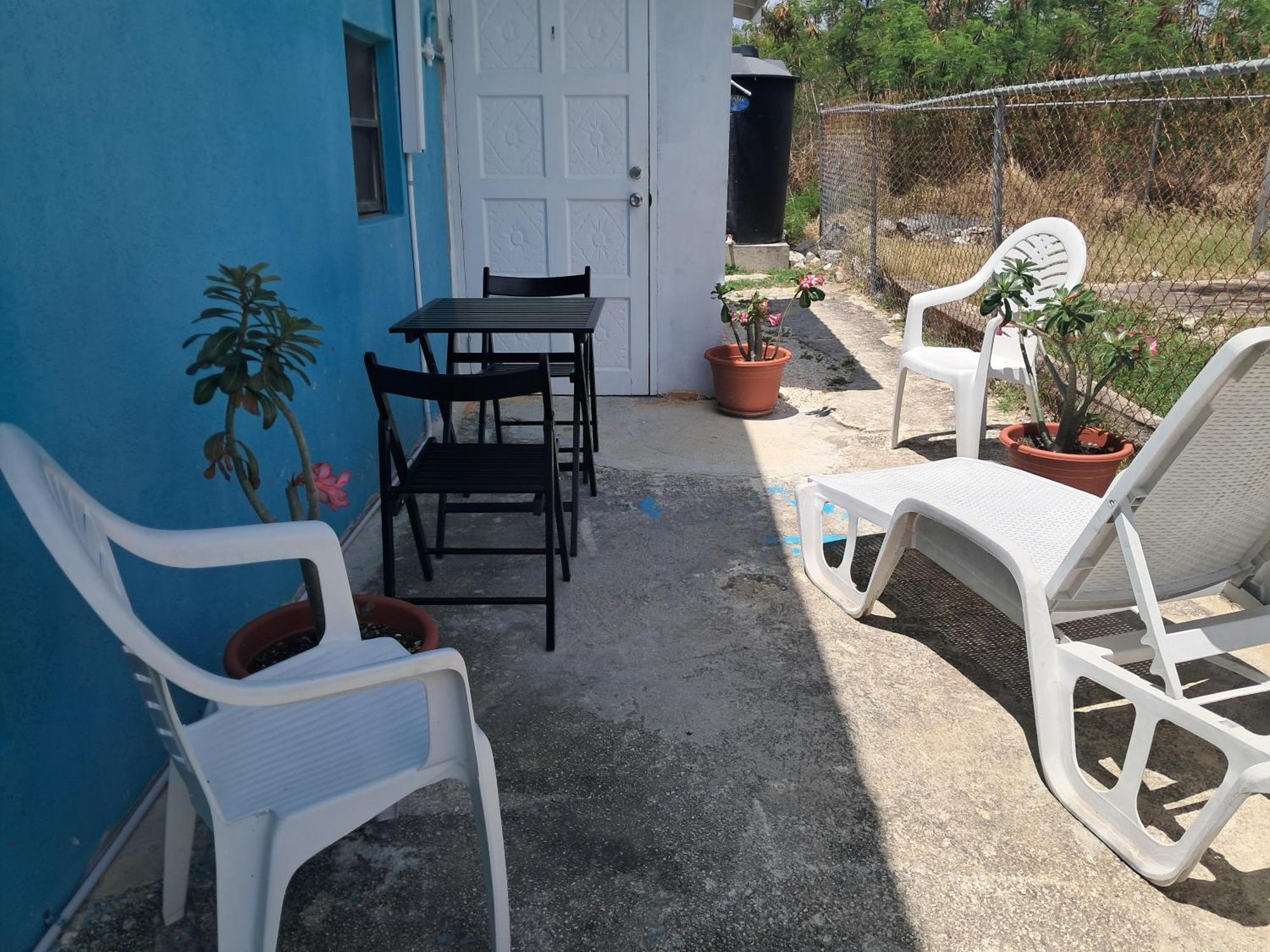 Michand Guest Apartments- Cozy One Or Two Bedroom- 5 Walk Minutes From Airport 10 Mins Drive To Oistins Or Beach Christ Church Ngoại thất bức ảnh