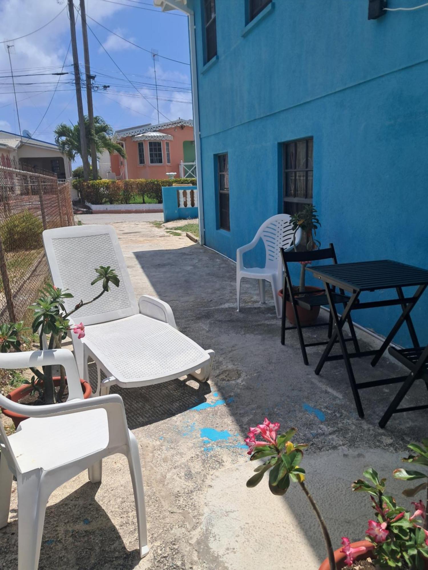 Michand Guest Apartments- Cozy One Or Two Bedroom- 5 Walk Minutes From Airport 10 Mins Drive To Oistins Or Beach Christ Church Ngoại thất bức ảnh